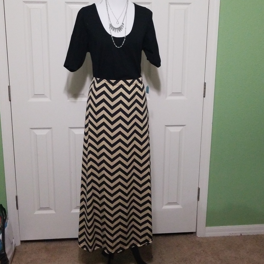 *PLUS SIZE* Chevron Maxi skirt